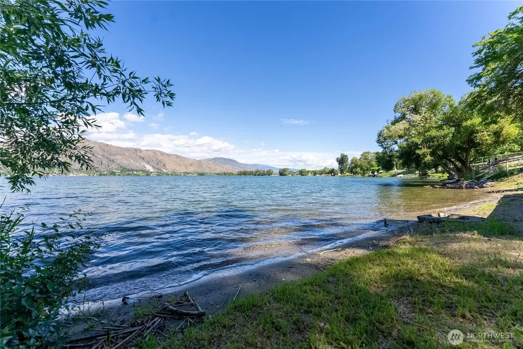 111 Eastlake Road Oroville WA 98844
