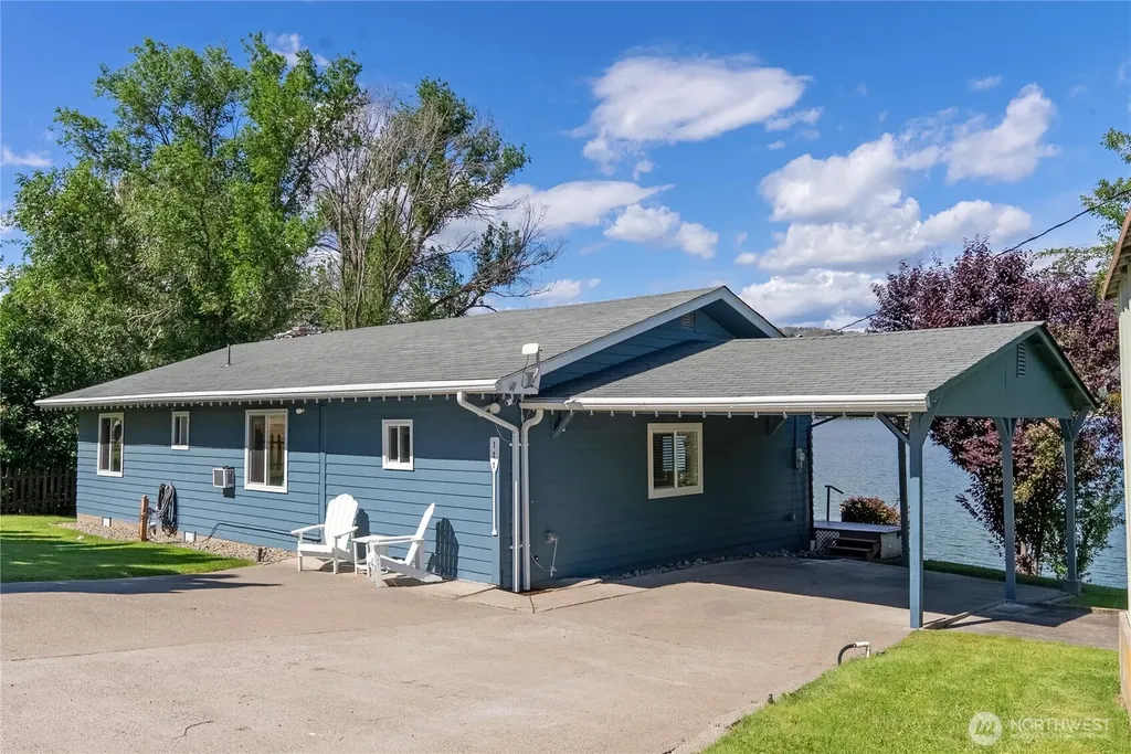 111 Eastlake Road Oroville WA 98844