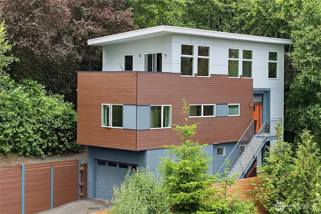 9007 Sand Point Way NE Seattle WA 98115
