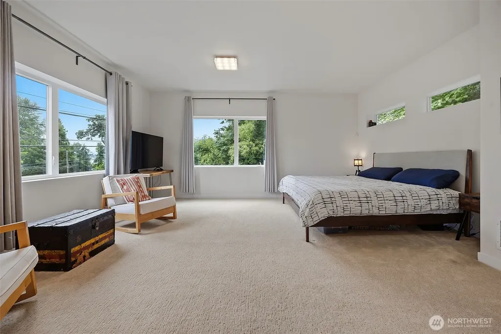 9007 Sand Point Way NE Seattle WA 98115