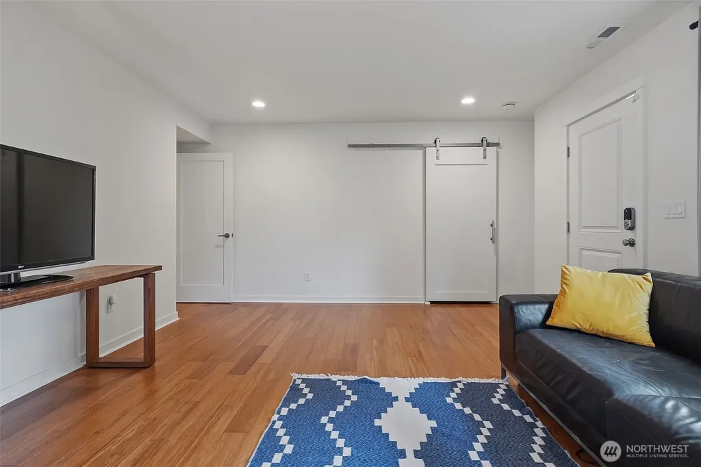 9007 Sand Point Way NE Seattle WA 98115