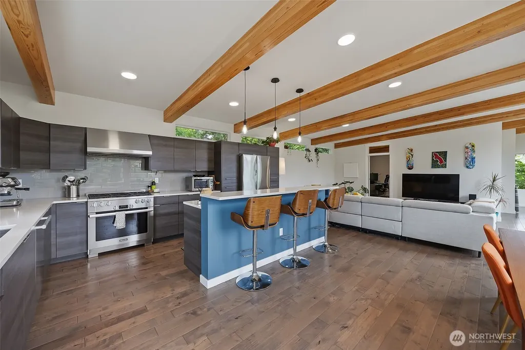 9007 Sand Point Way NE Seattle WA 98115