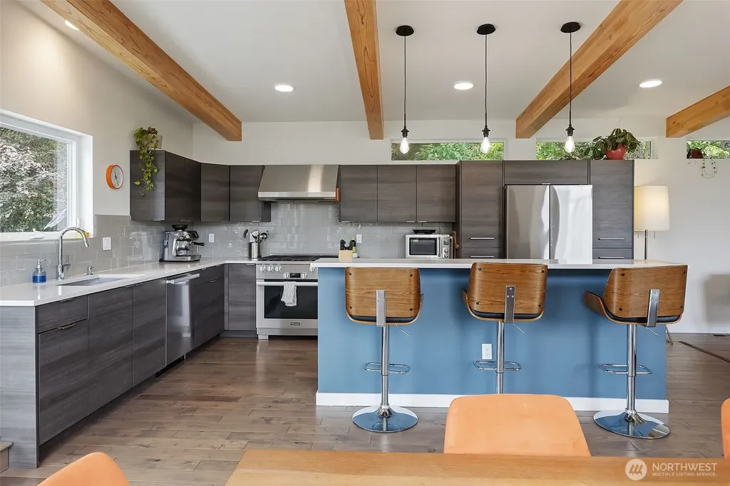 9007 Sand Point Way NE Seattle WA 98115