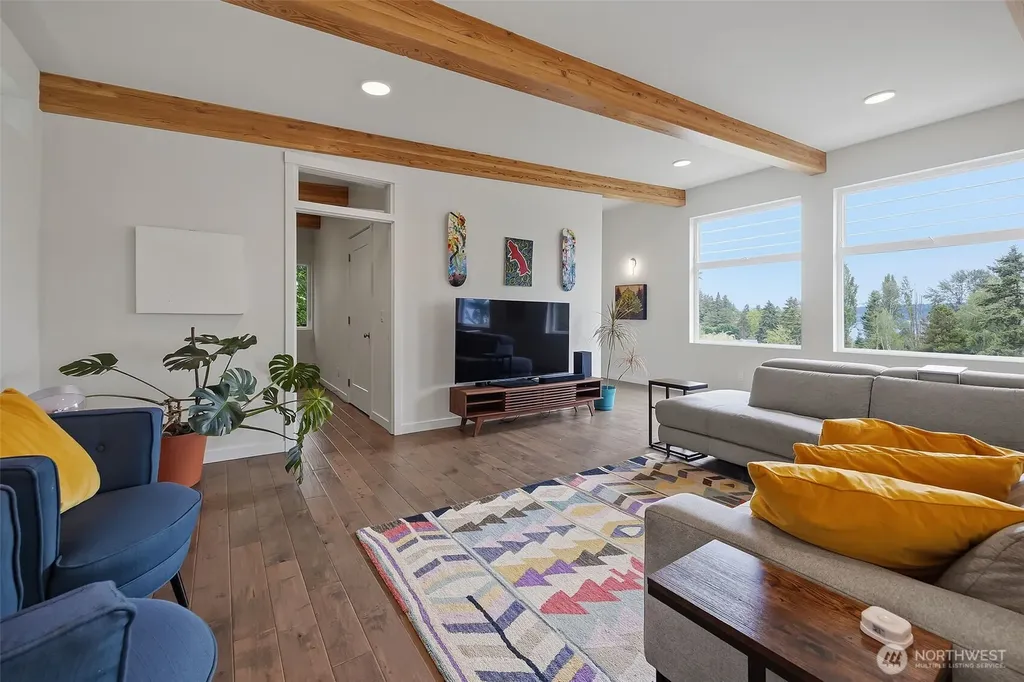 9007 Sand Point Way NE Seattle WA 98115