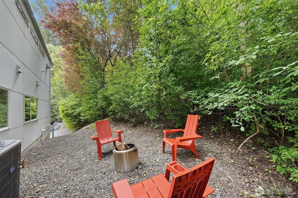 9007 Sand Point Way NE Seattle WA 98115