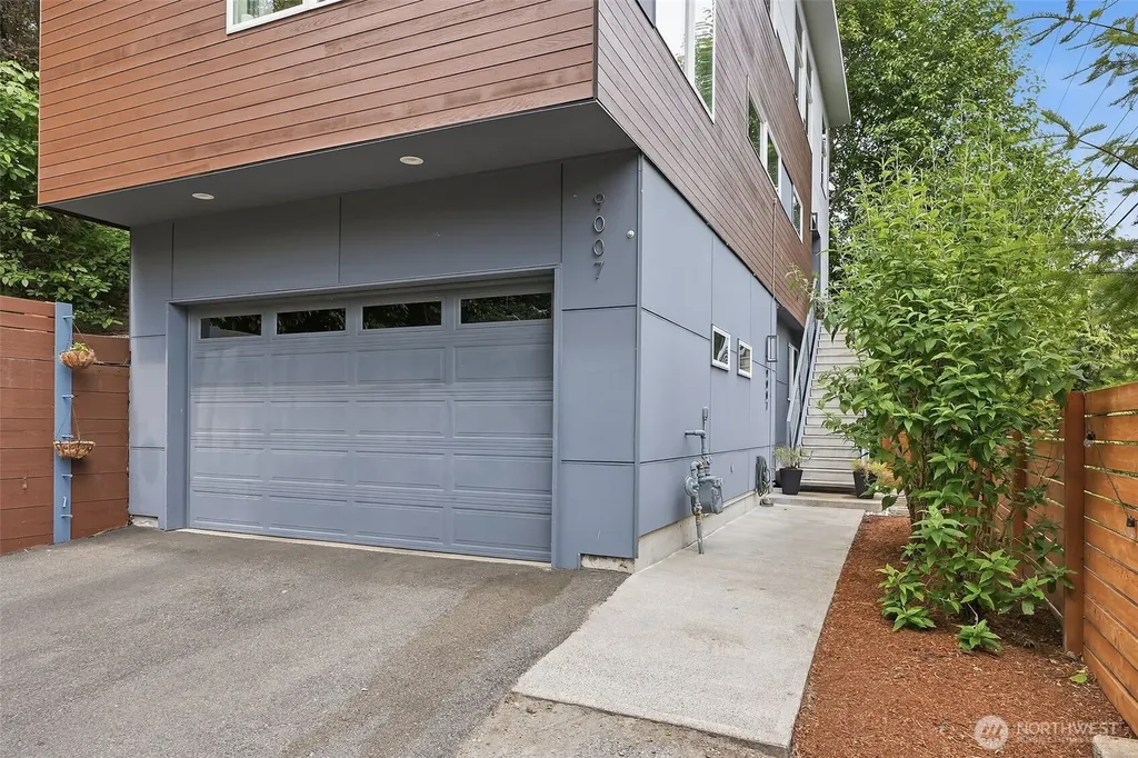9007 Sand Point Way NE Seattle WA 98115