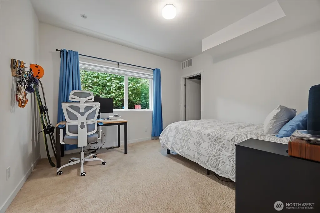 9007 Sand Point Way NE Seattle WA 98115