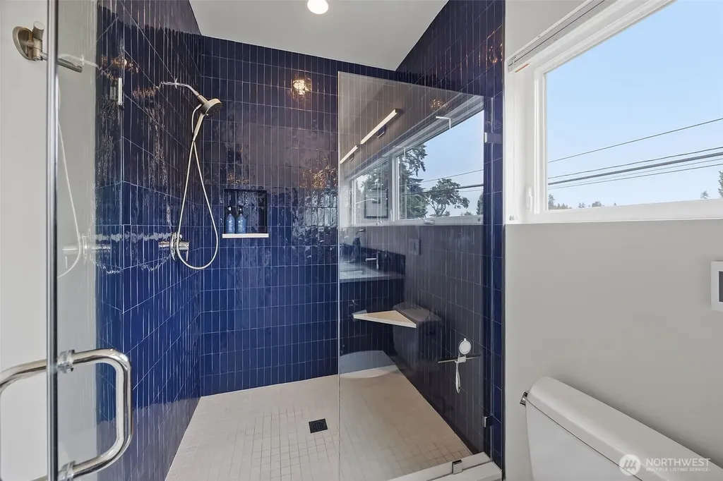 9007 Sand Point Way NE Seattle WA 98115