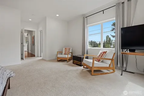 9007 Sand Point Way NE Seattle WA 98115