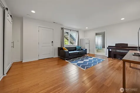 9007 Sand Point Way NE Seattle WA 98115