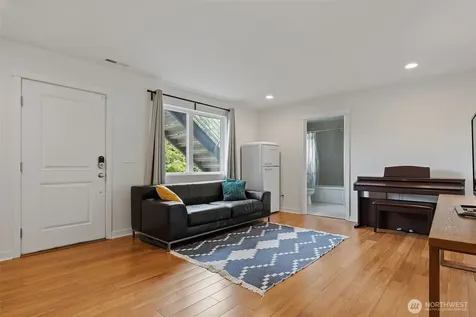 9007 Sand Point Way NE Seattle WA 98115