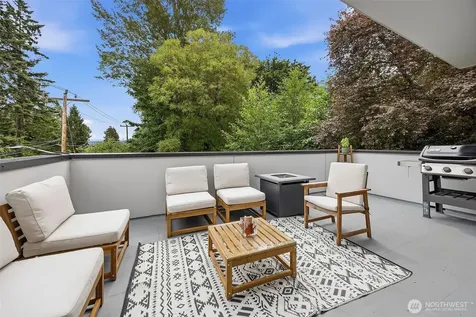 9007 Sand Point Way NE Seattle WA 98115