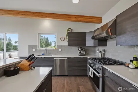 9007 Sand Point Way NE Seattle WA 98115