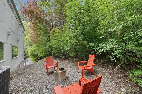 9007 Sand Point Way NE Seattle WA 98115
