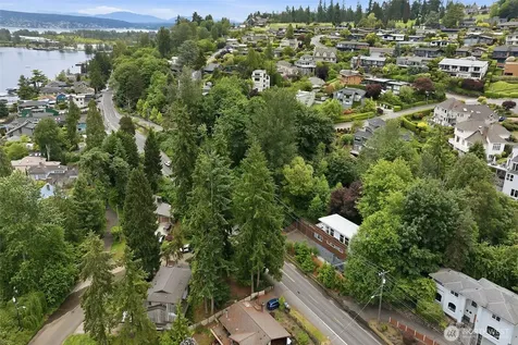 9007 Sand Point Way NE Seattle WA 98115