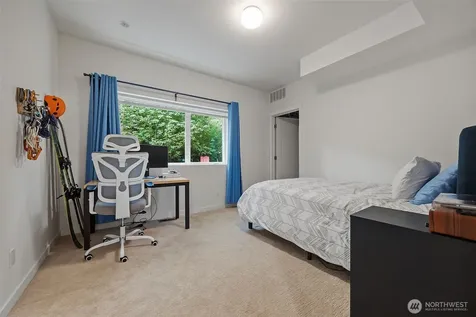 9007 Sand Point Way NE Seattle WA 98115