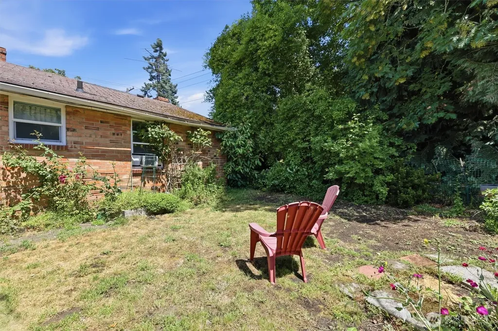 5603 SW Lander Street Seattle WA 98116