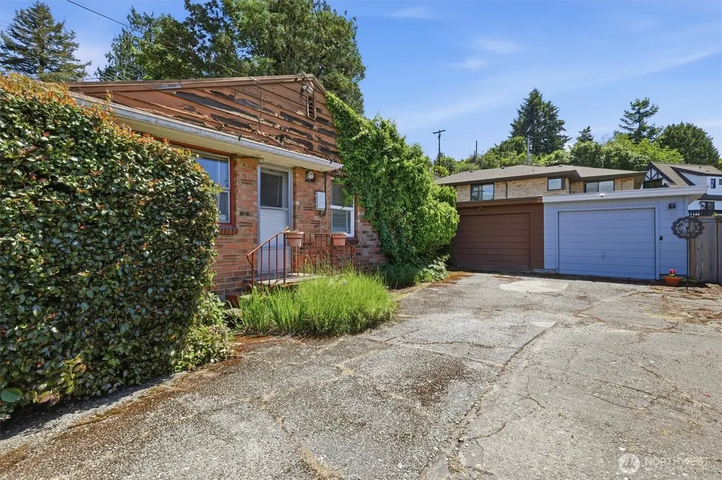 5603 SW Lander Street Seattle WA 98116