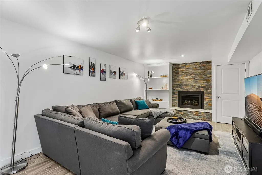 16208 48th Avenue W Edmonds WA 98026