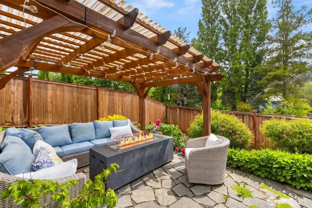 8701 NE Winslow Grove Court Bainbridge Island WA 98110
