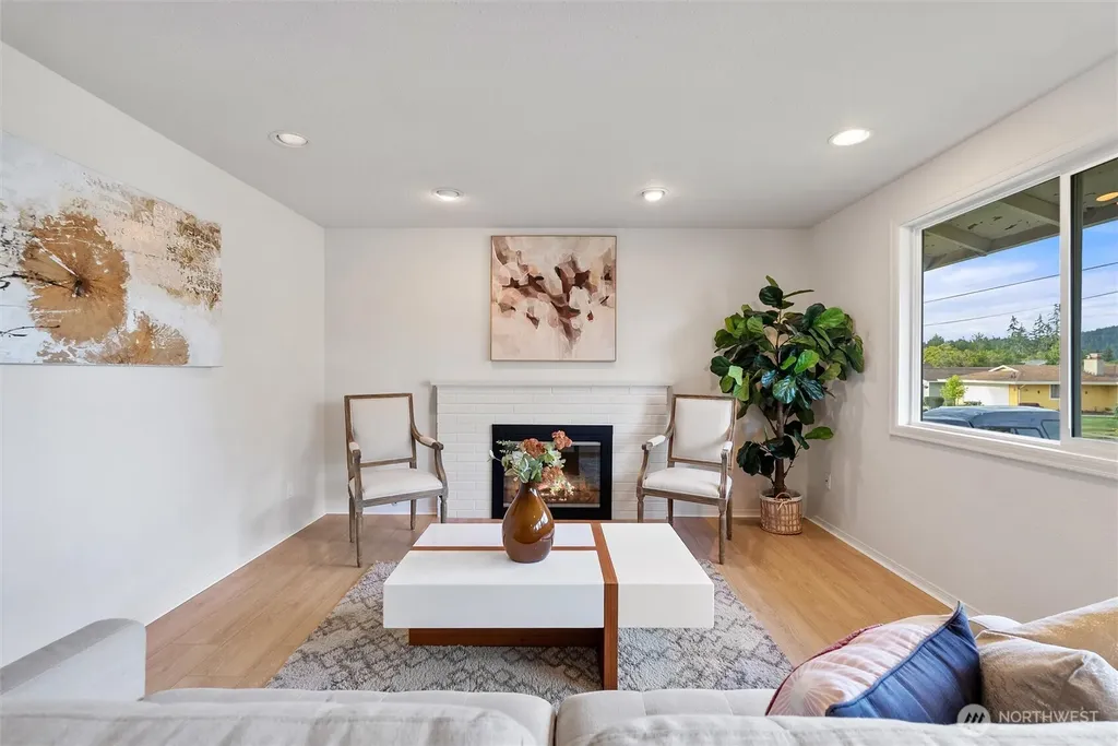 1119 Shelton Avenue NE Renton WA 98056