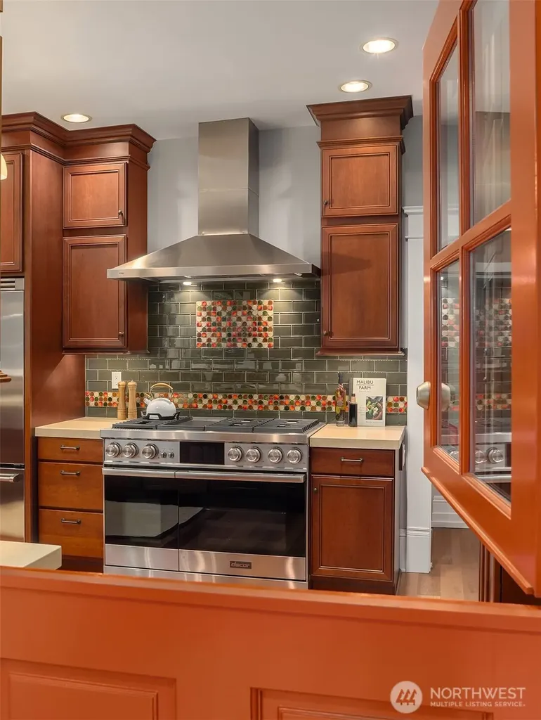 721 18th Avenue E Seattle WA 98112