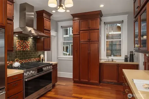 721 18th Avenue E Seattle WA 98112