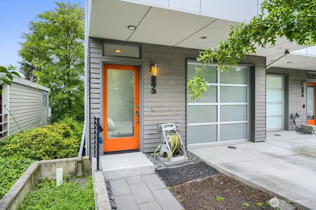 2573 13th Avenue W Seattle WA 98119