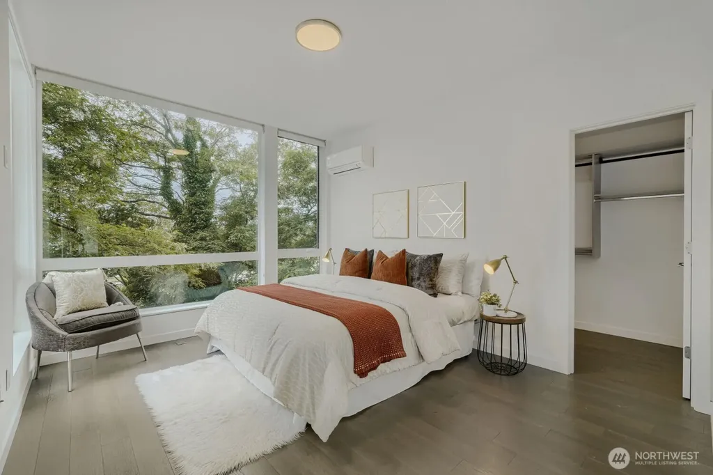 2573 13th Avenue W Seattle WA 98119