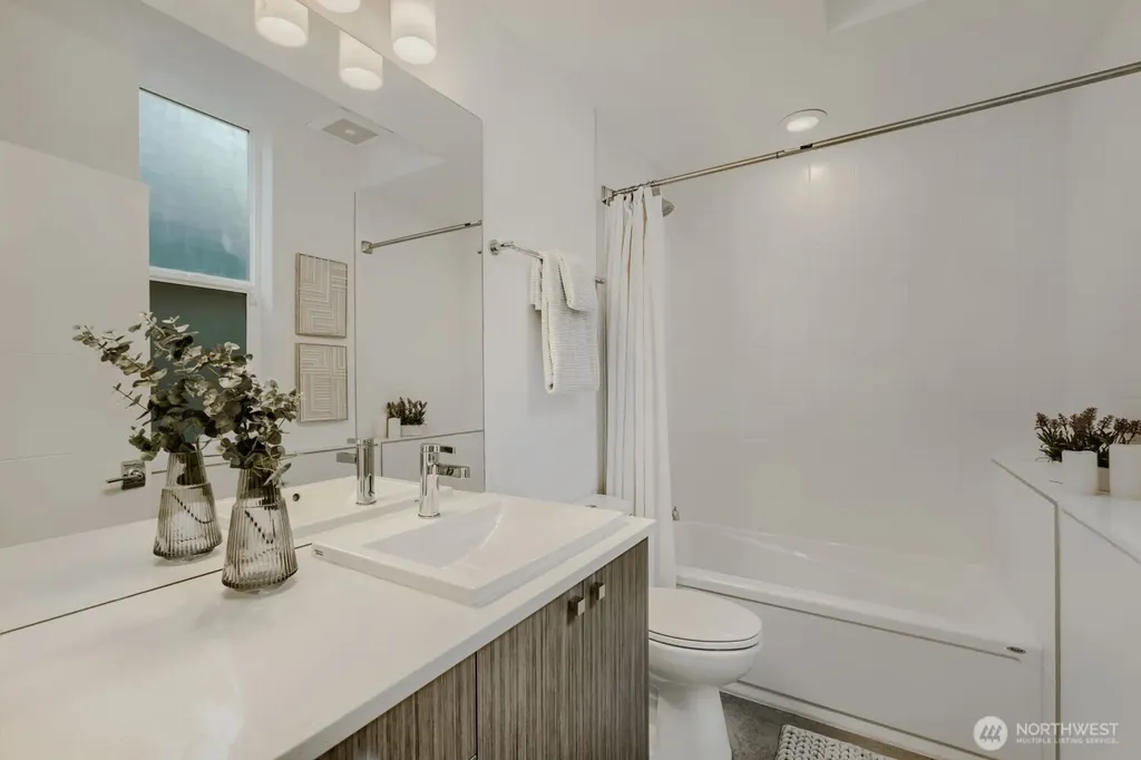 2573 13th Avenue W Seattle WA 98119
