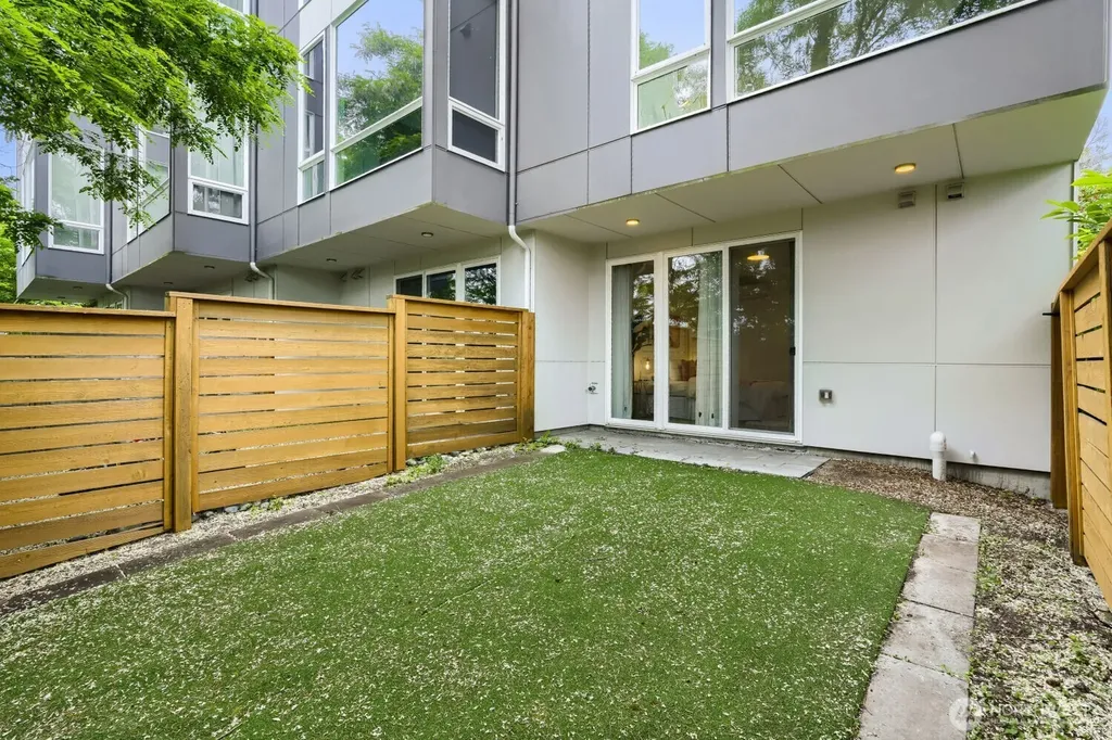 2573 13th Avenue W Seattle WA 98119