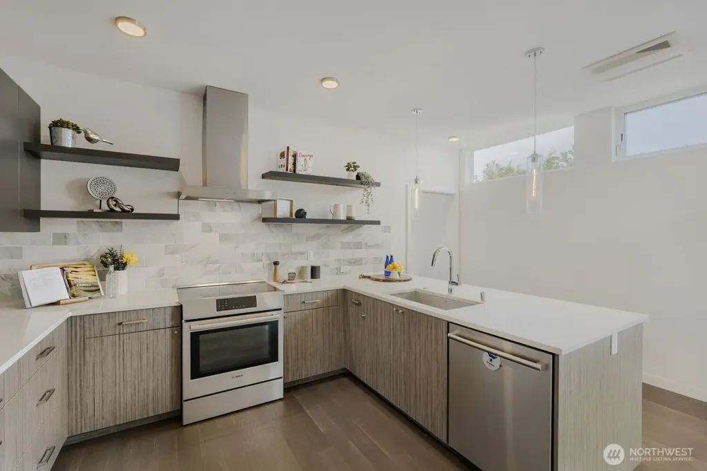 2573 13th Avenue W Seattle WA 98119
