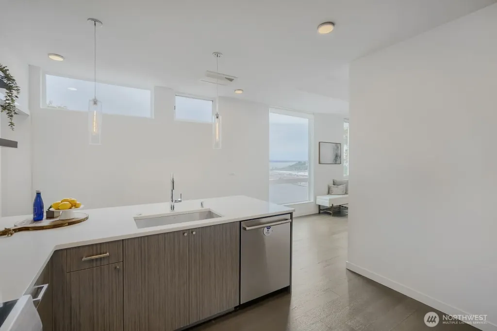 2573 13th Avenue W Seattle WA 98119