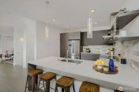 2573 13th Avenue W Seattle WA 98119