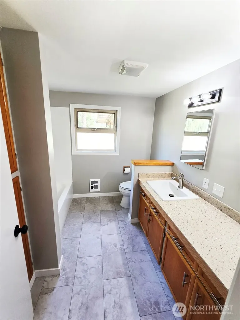 2215 Alison Avenue Mount Vernon WA 98273