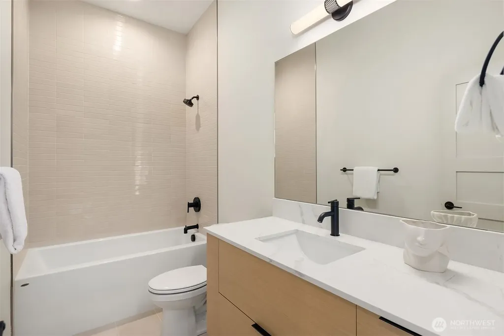 543 16th Avenue W Kirkland WA 98033