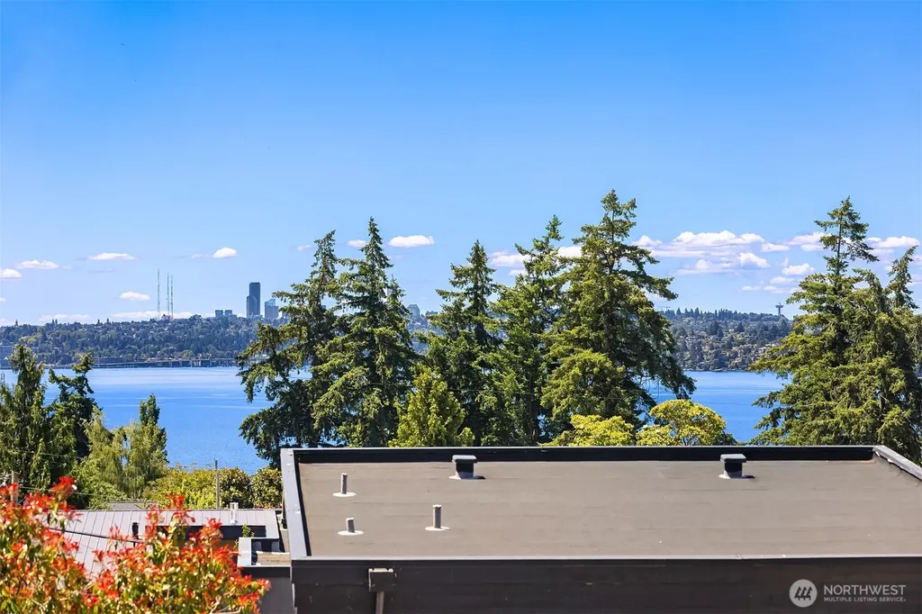 543 16th Avenue W Kirkland WA 98033