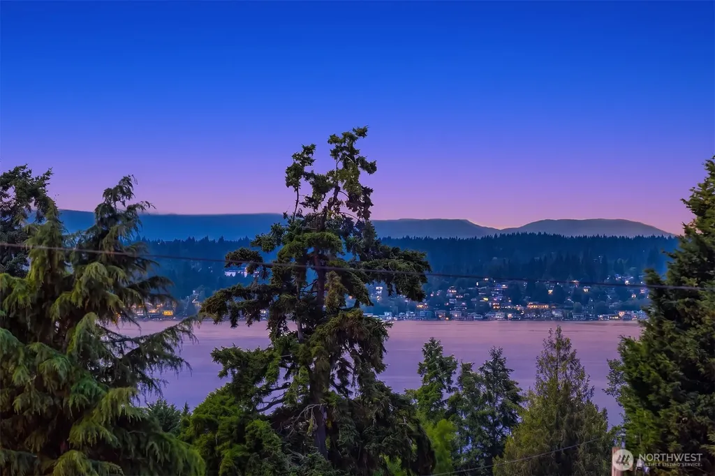 543 16th Avenue W Kirkland WA 98033