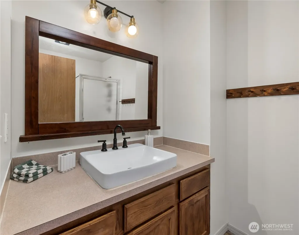 1560 SW 9th Avenue Oak Harbor WA 98277