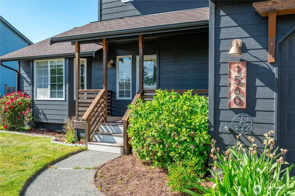 1560 SW 9th Avenue Oak Harbor WA 98277