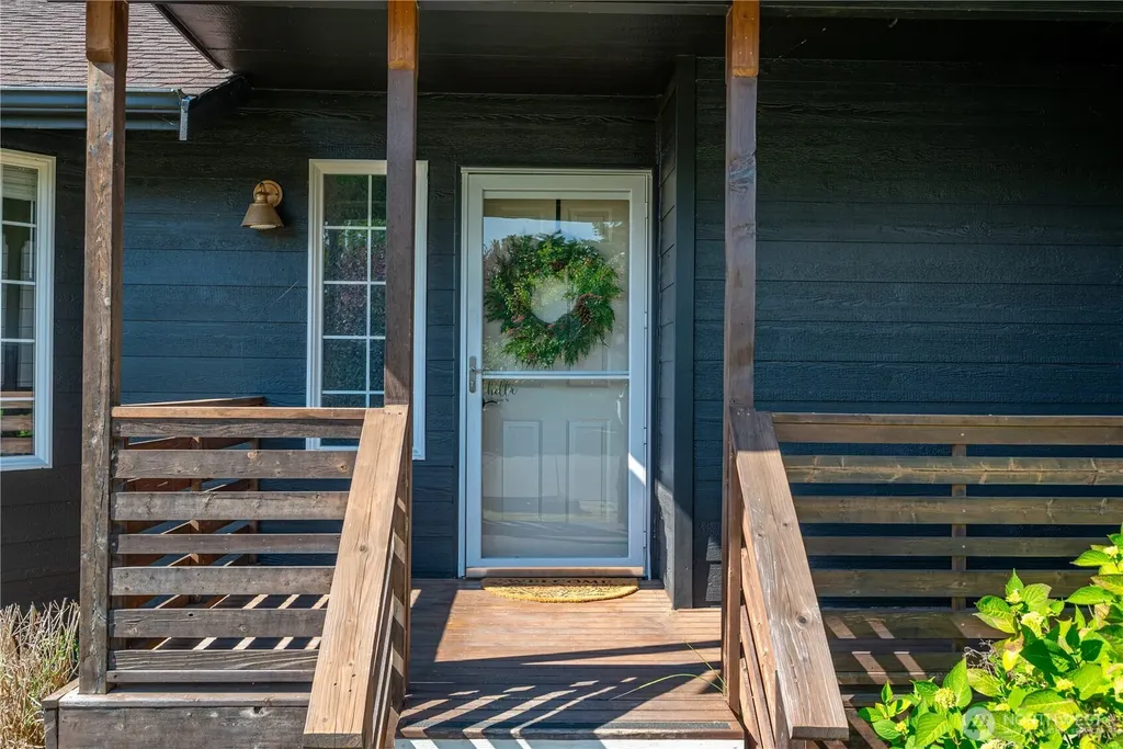 1560 SW 9th Avenue Oak Harbor WA 98277