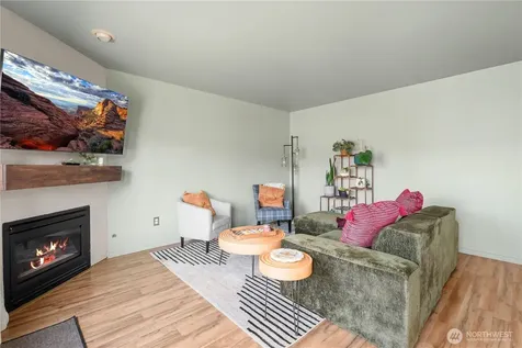 1560 SW 9th Avenue Oak Harbor WA 98277