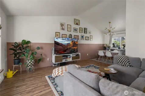 1560 SW 9th Avenue Oak Harbor WA 98277