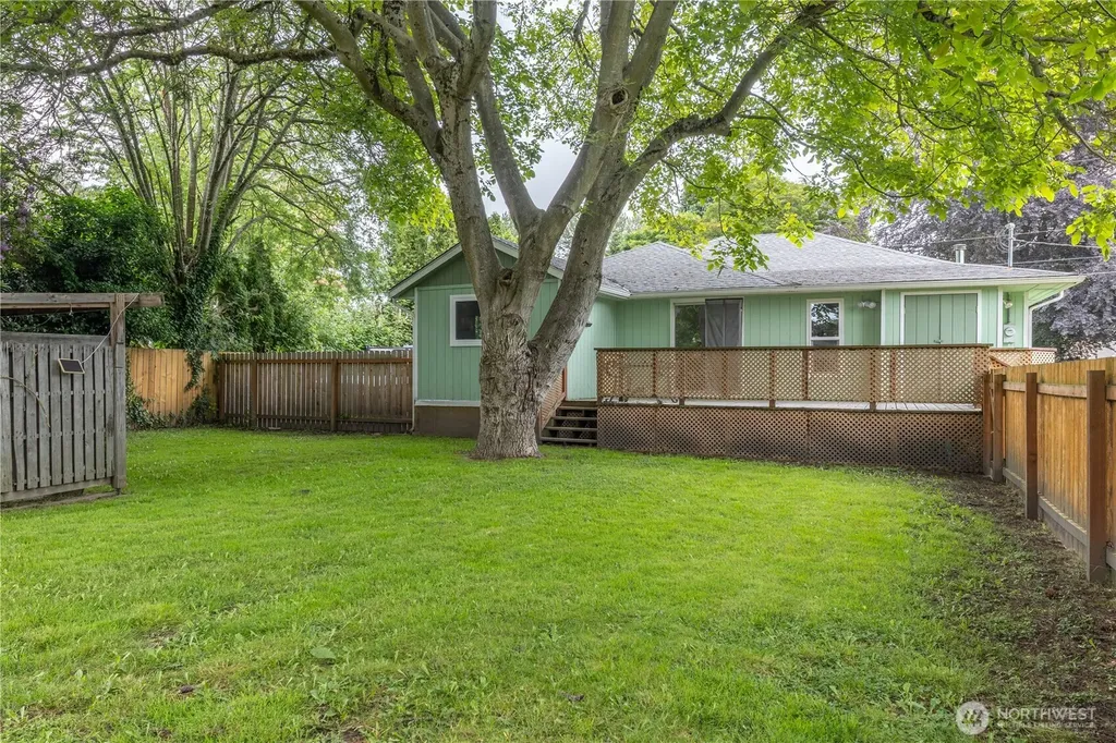325 N Baker Street Mount Vernon WA 98273