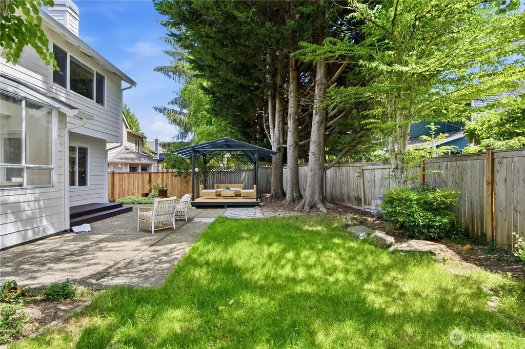 25733 SE 39th Street Sammamish WA 98029
