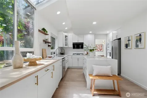 25733 SE 39th Street Sammamish WA 98029