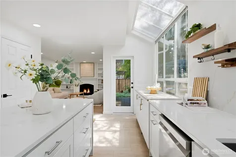 25733 SE 39th Street Sammamish WA 98029