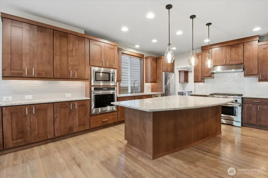 21384 NE 9th Place Sammamish WA 98074