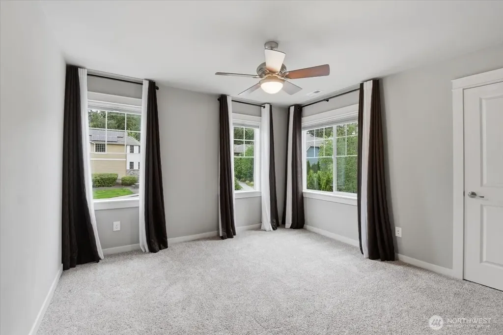 21384 NE 9th Place Sammamish WA 98074