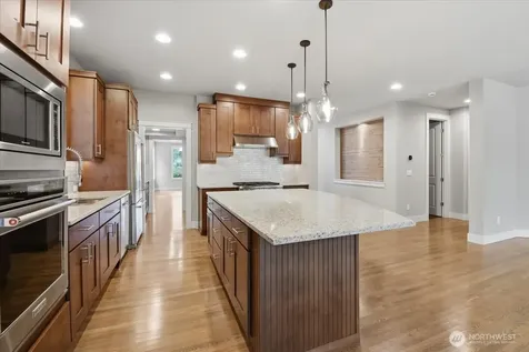 21384 NE 9th Place Sammamish WA 98074